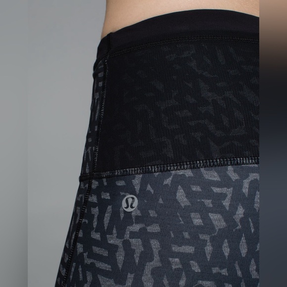 🍋Lululemon Running In The City 7/8 Tight *Full-On Luxtreme - Picture 4 of 14